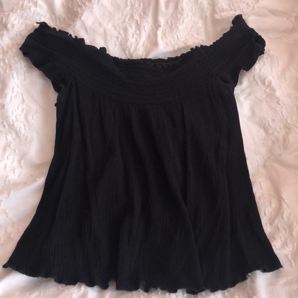 Women’s Mossimo off the shoulder top in Black.